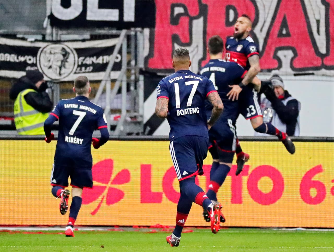 Era el minuto 20 y el Bayern ya se ponía en ventaja. Se pensaba que de ahí en adelante sería mucho más fáicl, pero el Frankfurt se paró muy bien en el campo.