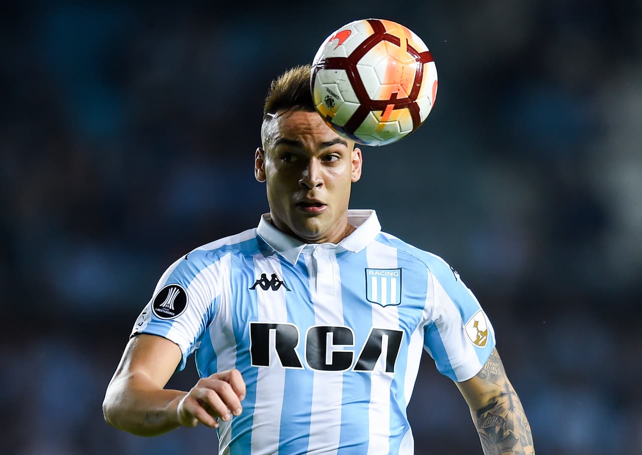 Poco tiempo más podrá disfrutar Racing a su joya Lautaro Martínez. Las últimas versiones lo vuelven a poner en la órbita del Inter de Milán.