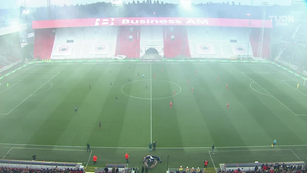 Arranca el partido y la pelota está en juego.