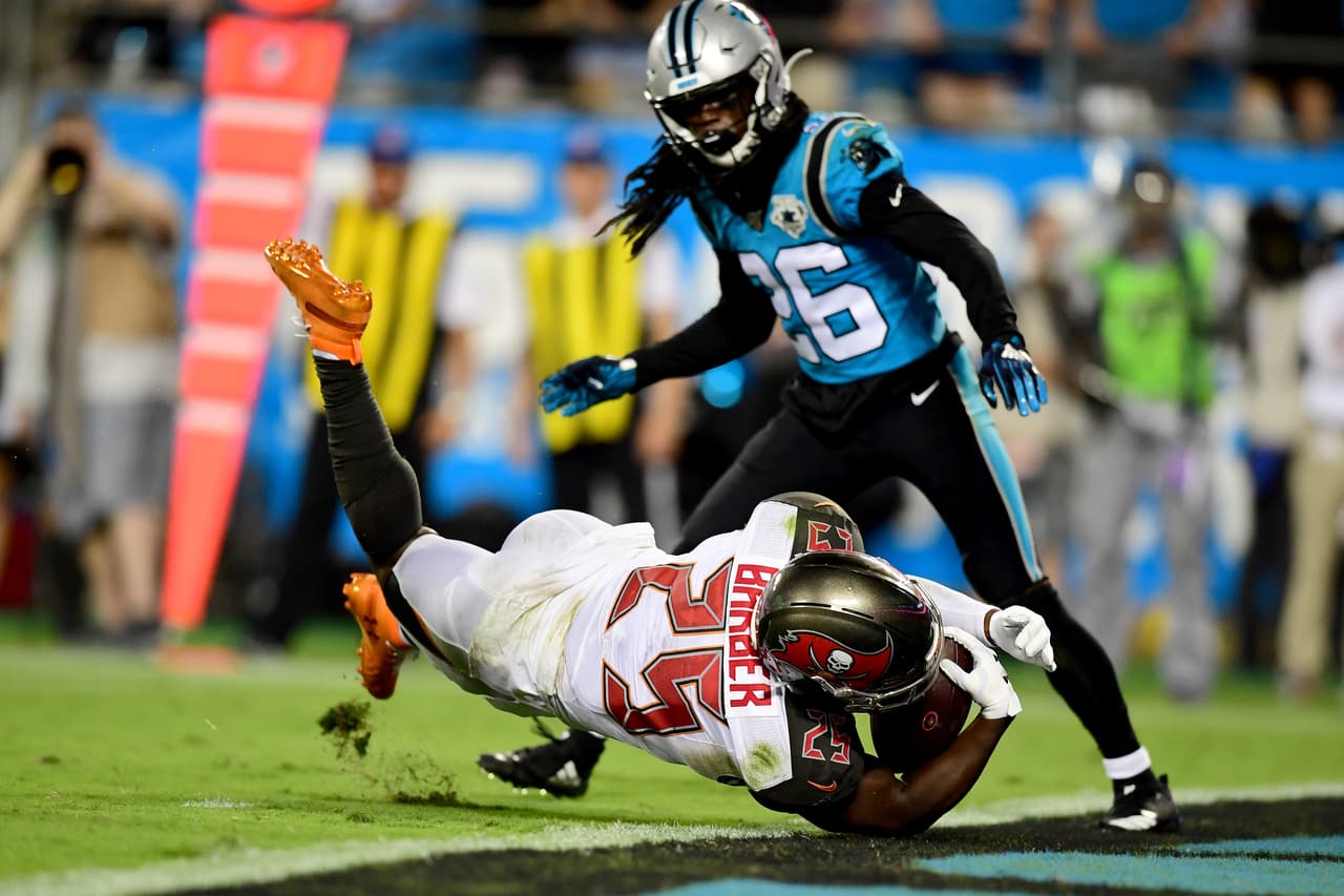 <b>Tampa Bay Buccaneers 20-14 Carolina Panthers.</b> Touchdown de Peyton barber en el tercer cuarto.