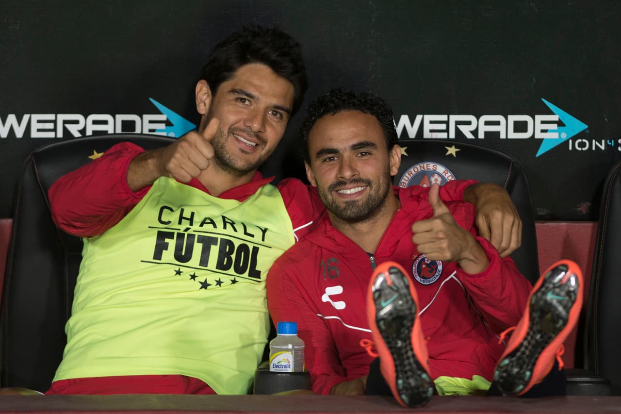 Photo before the match Veracruz vs America, Corresponding 6st Round of the Clausura 2016 tournament League BBVA Bancomer MX at Luis Pirata Fuente stadium. Foto previo al partido Veracruz vs America, correspondiente Jornada 6 del torneo Clausura 2016 de la Liga BBVA Bancomer MX, en el estadio Luis Pirata Fuente, en la foto: (i-d) Horacio Cervantes y Enrique Esqueda de Veracruz 12/02/2016/MEXSPORT/Javier Ramirez.