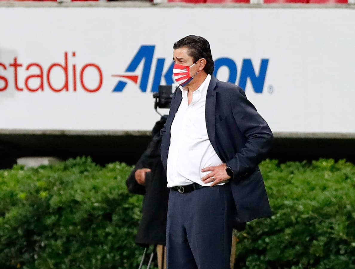 Luis Fernando Tena presiona a Macías: “Que se quede un buen rato”