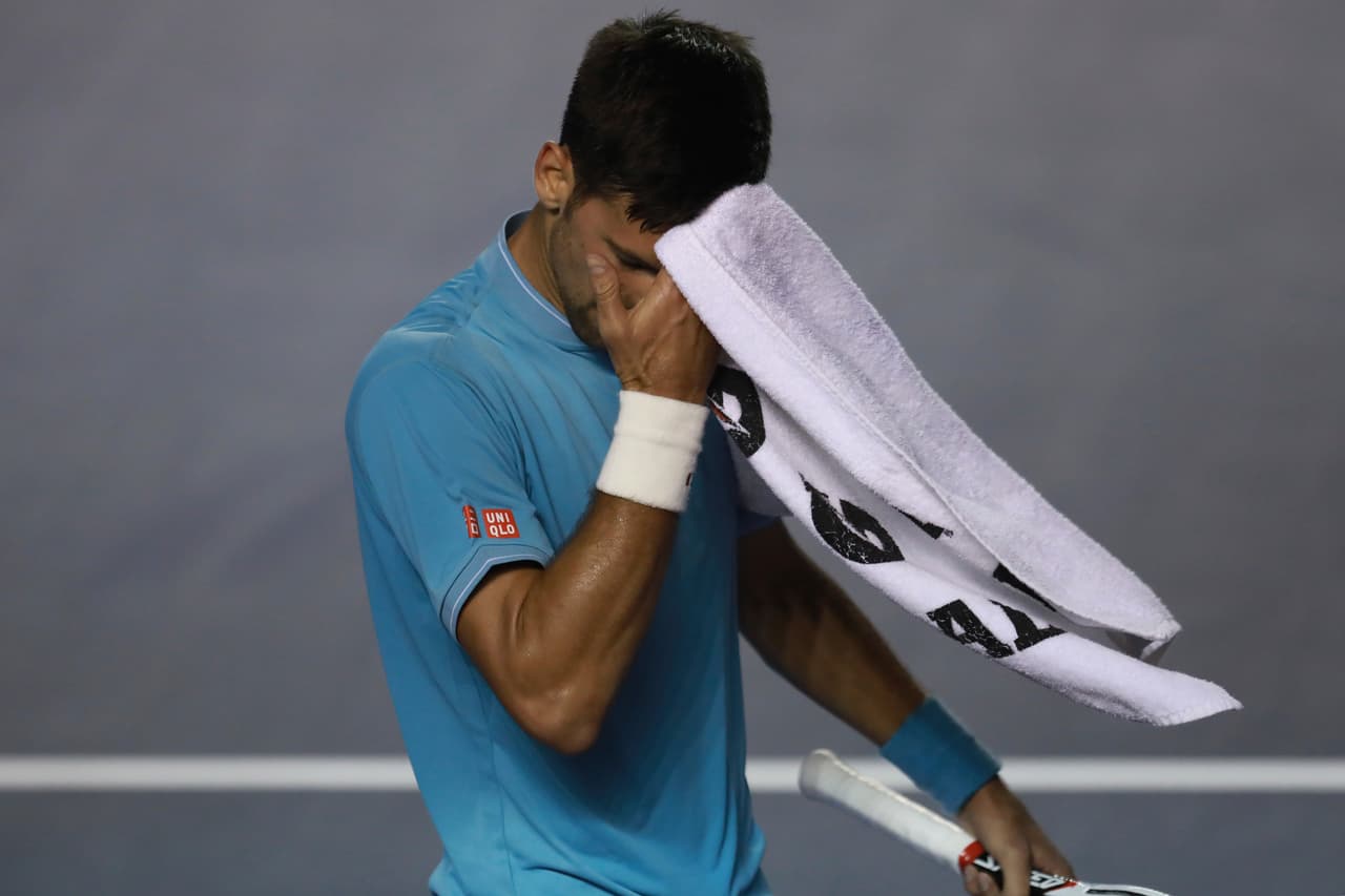 "(No me siento) nada bien", dijo el serbio en su paso por la zona de prensa en la salida del estadio "él (Kyrgios) mereció ganar, felicitaciones", dijo parco Novak.