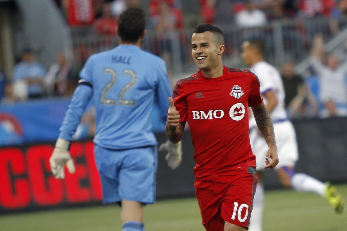 7) SEBASTIAN GIOVINCO | El italiano volvió a marcar gol y Toronto volvió a sumar puntos. Giovinco ha participado directamente en los 5 goles que los Escarlatas tienen en la campaña.