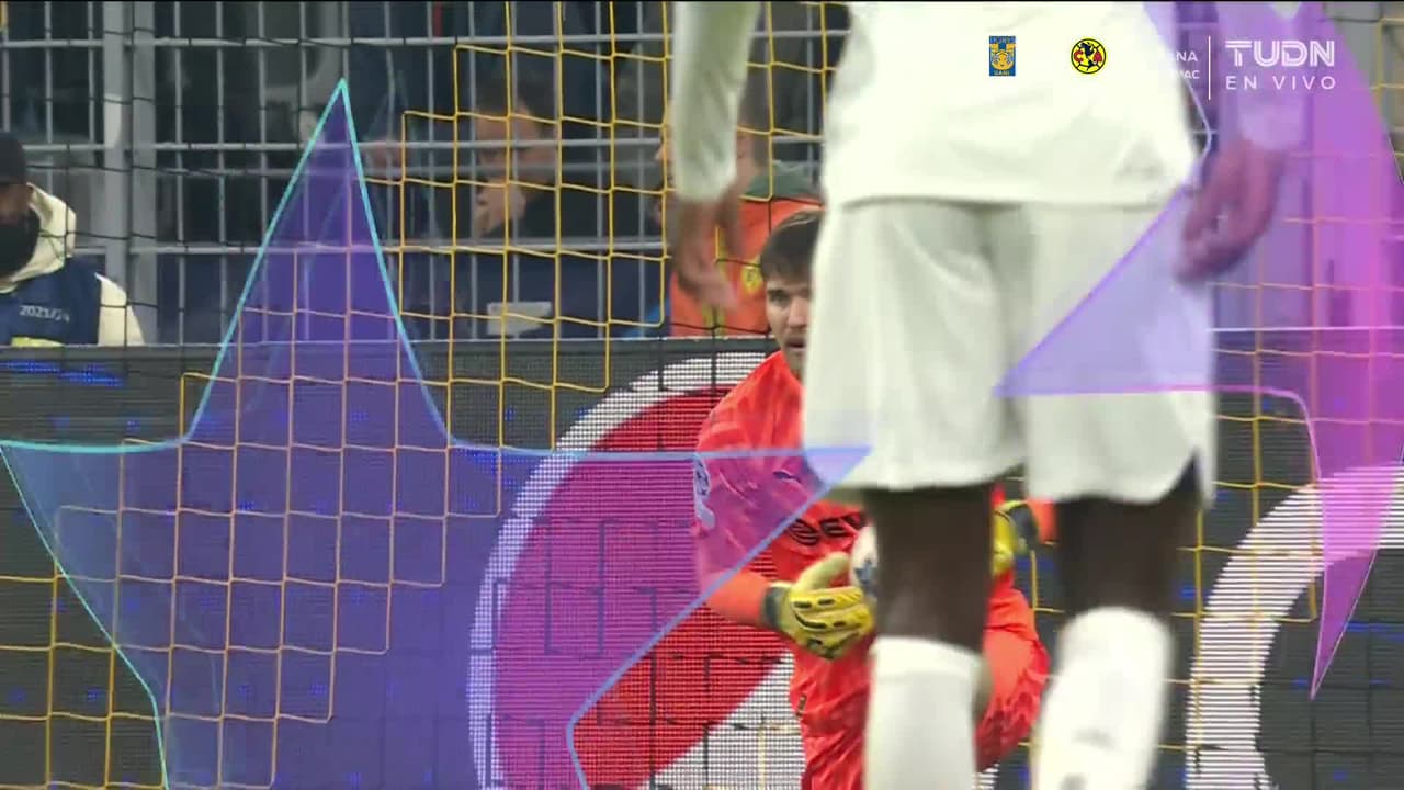 ¡TIRO ATAJADO! disparo por Lee Kang-In.