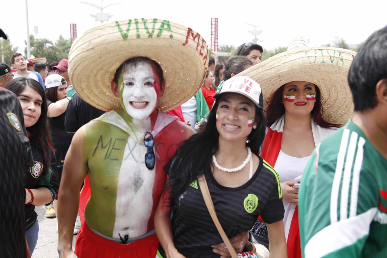 La afición en Estados Unidos llegó a Phoenix con todo su colorido para ver a México y Guatemala enfrentarse en la Copa Oro 2015.