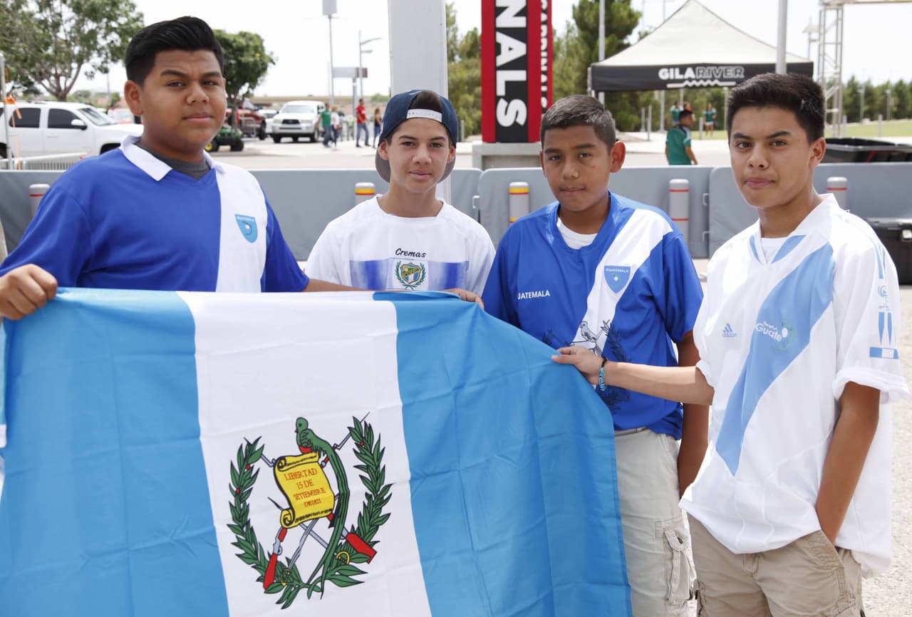 La afición en Estados Unidos llegó a Phoenix con todo su colorido para ver a México y Guatemala enfrentarse en la Copa Oro 2015.
