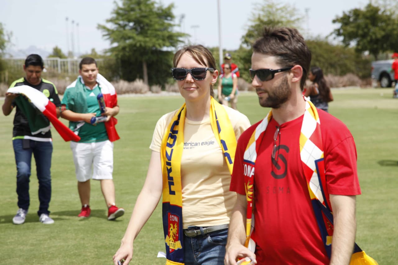 La afición en Estados Unidos llegó a Phoenix con todo su colorido para ver a México y Guatemala enfrentarse en la Copa Oro 2015.