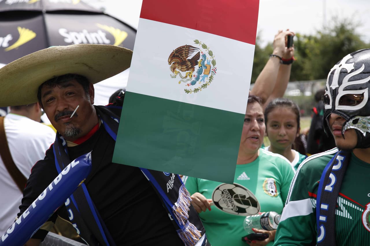 La afición en Estados Unidos llegó a Phoenix con todo su colorido para ver a México y Guatemala enfrentarse en la Copa Oro 2015.
