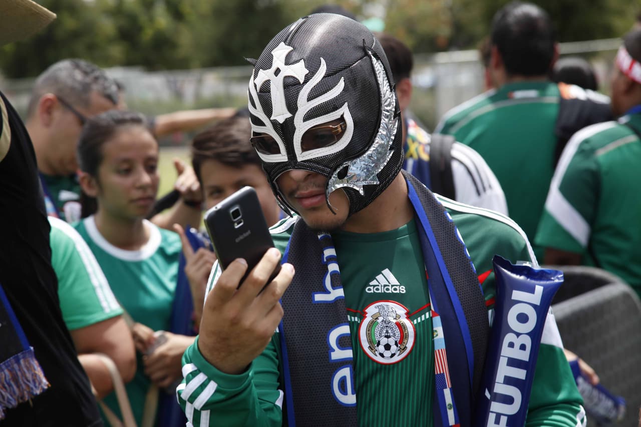 La afición en Estados Unidos llegó a Phoenix con todo su colorido para ver a México y Guatemala enfrentarse en la Copa Oro 2015.