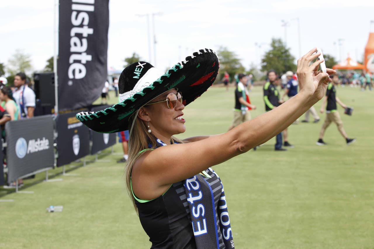 La afición en Estados Unidos llegó a Phoenix con todo su colorido para ver a México y Guatemala enfrentarse en la Copa Oro 2015.
