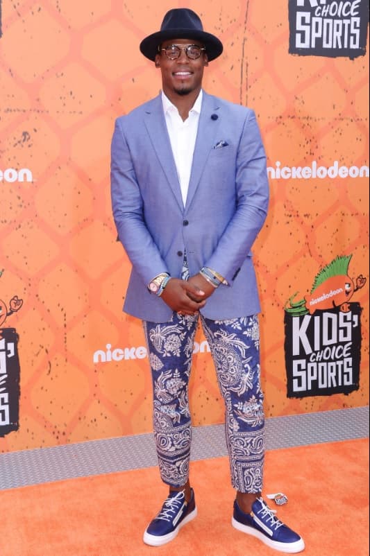 Su outfit en el Kids Choice Sports en Los Angeles. (Foto: Richard Shotwell/Invision/AP)