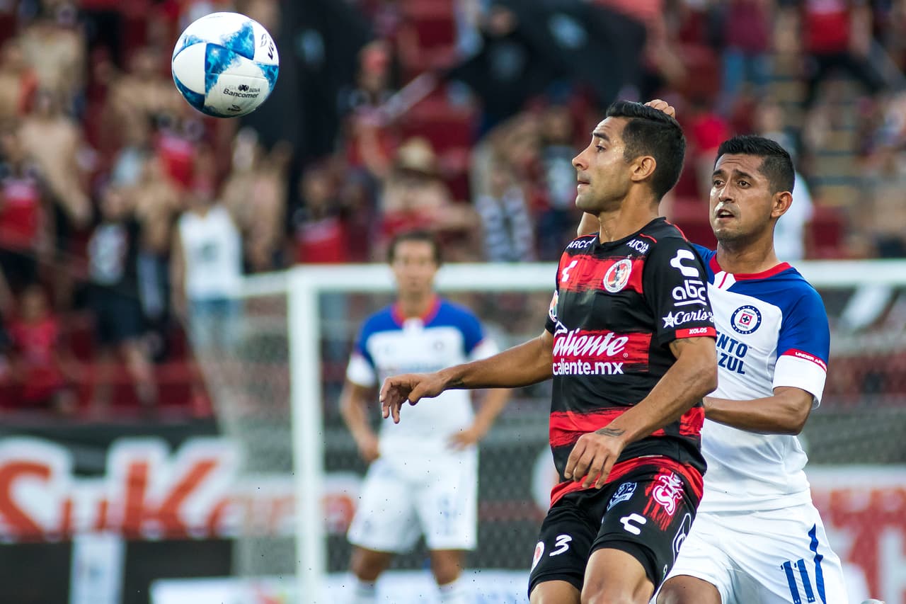 En el segundo tiempo fue el Cruz Azul, en los primeros 15 minutos de la parte complementaria, el equipo que mejores ocasiones de gol generó pese a tener un hombre menos.