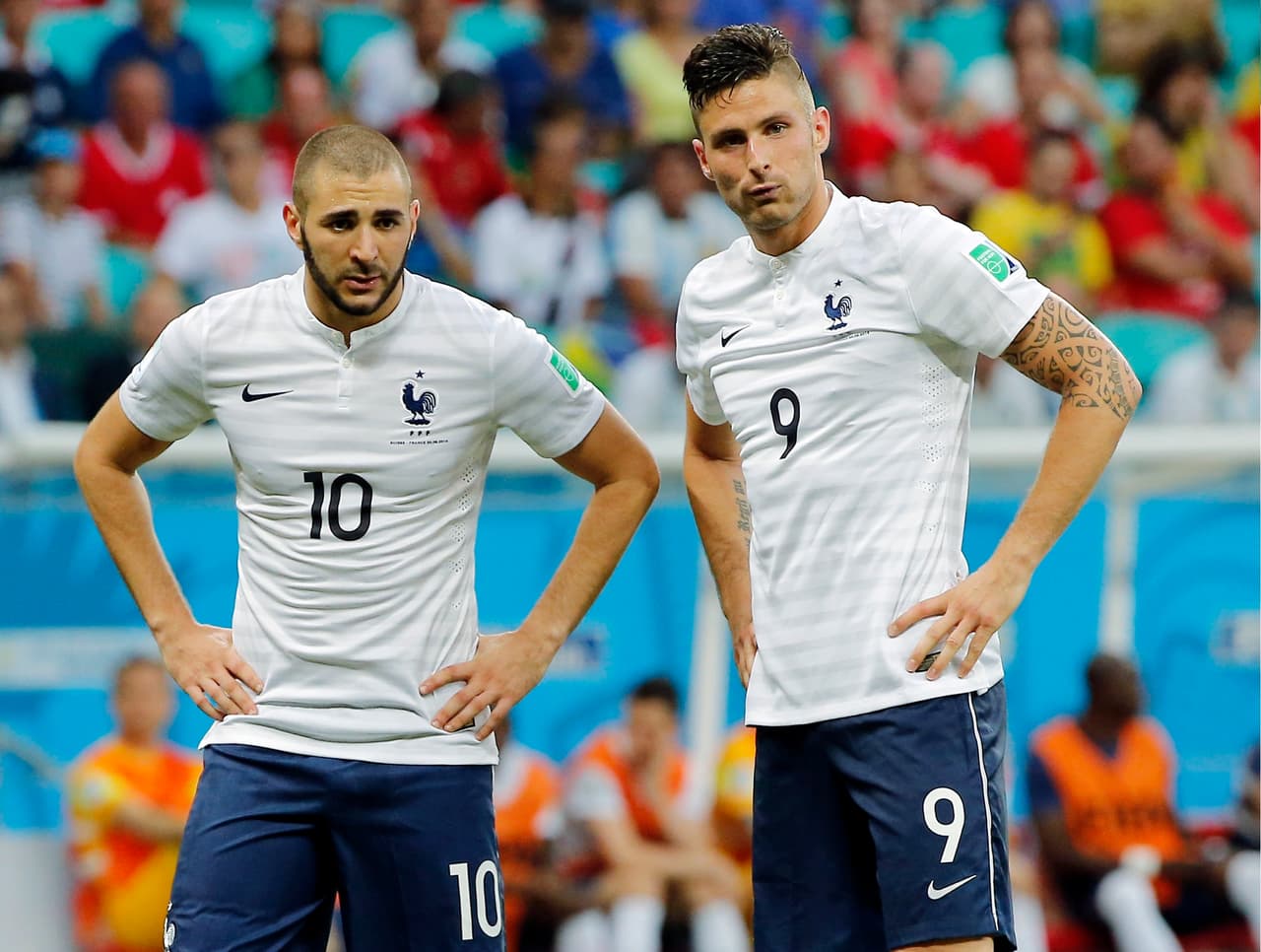Bromean con supuesta respuesta de Giroud a Benzema