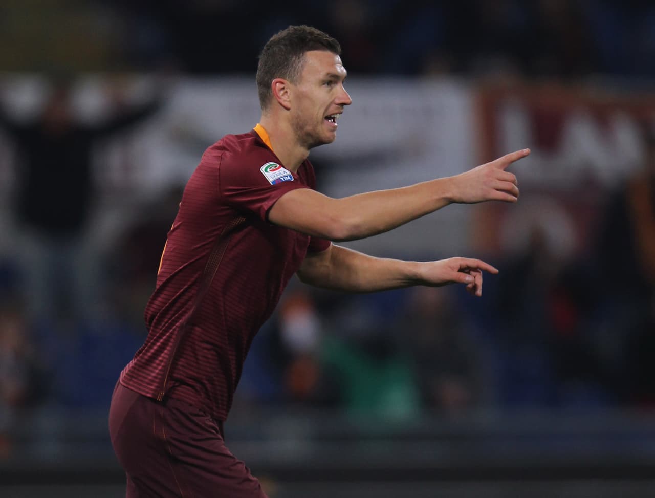11. Edin Dzeko (Roma) - Al igual que Belotti, el bosnio suma 3 asistencias y 23 goles para un total de 26 participaciones en anotaciones de su equipo. Por el momento seguiría en el club italiano.