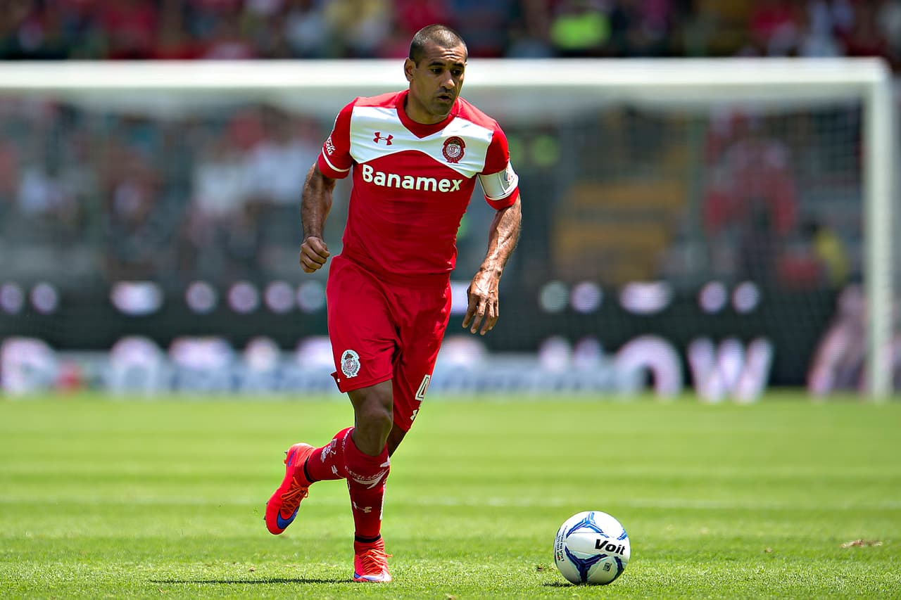 Pese a que su equipo salió con la victoria, Paulo da Silva, defensa de Toluca, cometió un grave error al marcar en su propia portería y así arrebatarle el cero que hasta el momento mantenía en su arco Talavera y a los Diablos Rojos.