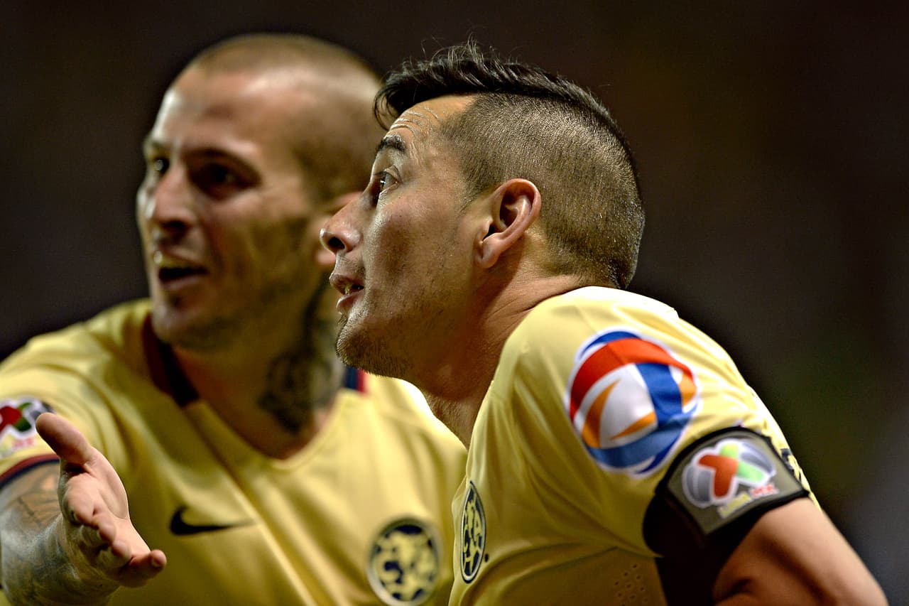 Rubens Sambueza volvió a perder la cabeza, ahora ante León, luego de que fuera expulsado por acumulación de tarjetas que provocó que América se descompusiera en el campo y recibiera el tercer gol y así acumular una derrota más para el conjunto de Ignacio Ambriz.