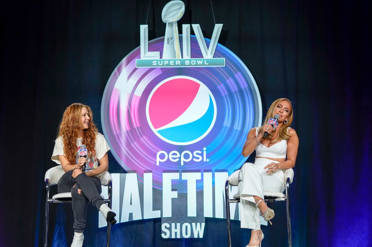 Shakira y Jeniffer López están listas para el show de medio tiempo del Super Bowl LIV. A pesar de tener estilos diferentes, el show será todo un complemento. Aseguran que el performance será increíble y lleno de energía.
