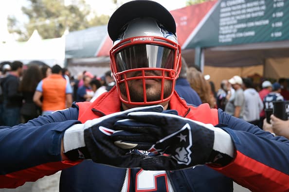 Maquillajes, disfraces, banderas... todo vale para demostrar la pasión que se siente en México por la NFL.