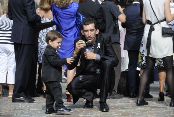 Y su segundo hijo nació en el 2009, aquí aparece en la imagen. David Lee jugaba con un familiar.