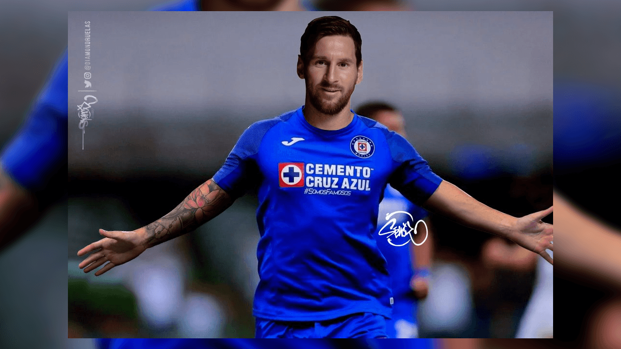 Con la playera del Cruz Azul