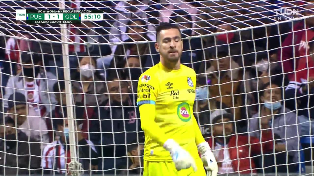 ¡TIRO ATAJADO! disparo por Isaác Brizuela.