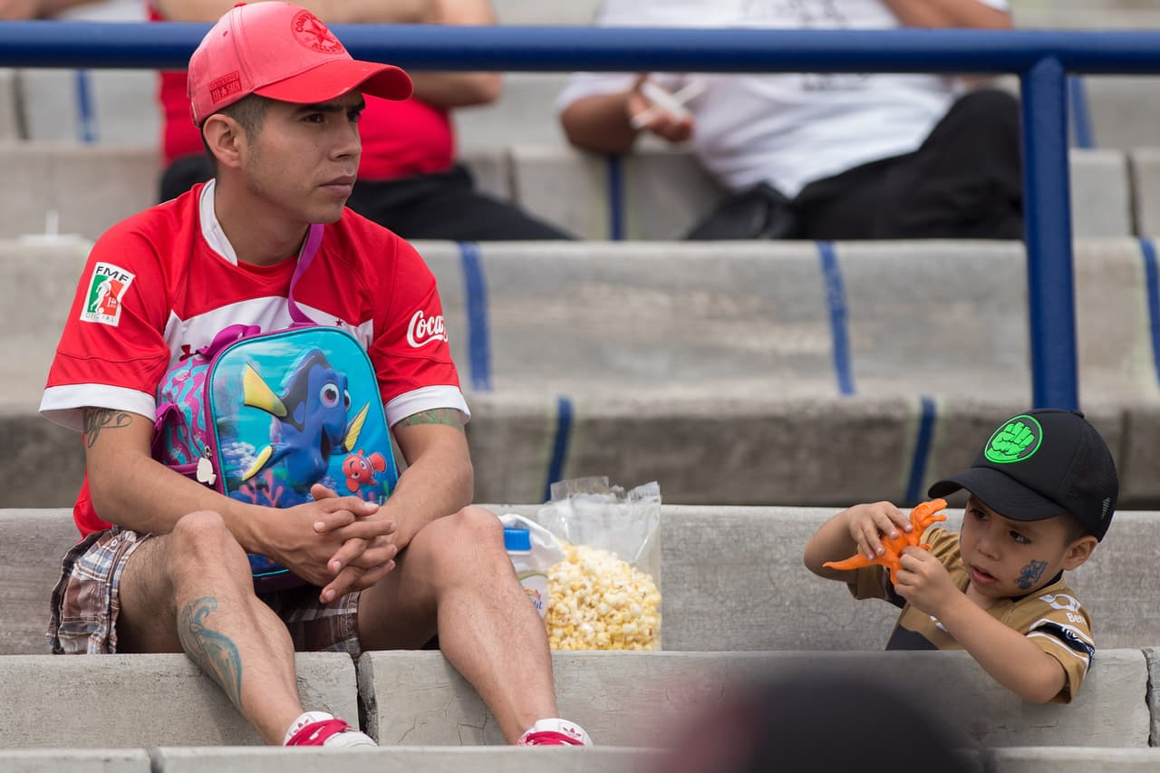 Los niños fueron protagonistas al representar a Pumas y a Toluca como parte del previo del juego, con una niña árbitro, como parte de la fiesta del duelo de la Jornada 16 de la Liga MX.
