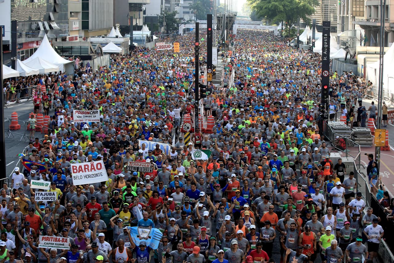 Las calles de Sao Paulo fueron un río humano en la competencia que pone a prueba a miles antes del fin de año.