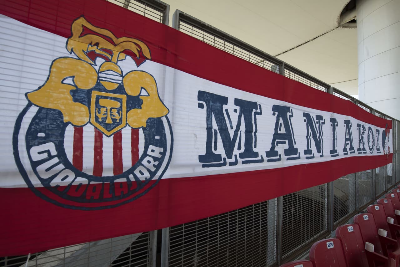 En los alrededores el estadio Akron la alegría y emoción la pusieron los aficionados de las Chivas que entusiasmados por un nuevo título de su equipo llegaron en gran número para ver la final de la Concacaf Liga de Campeones ante Torotno F.C.