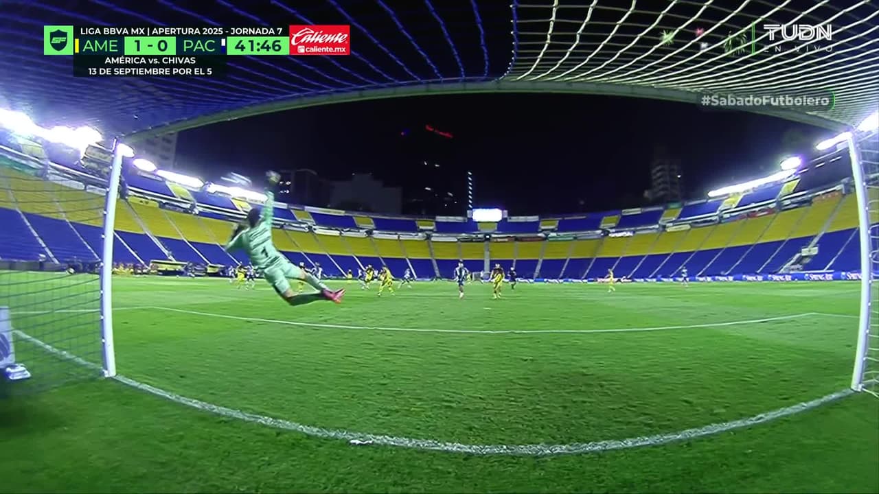 ¡Súper atajada aérea y enferma de Malagón!