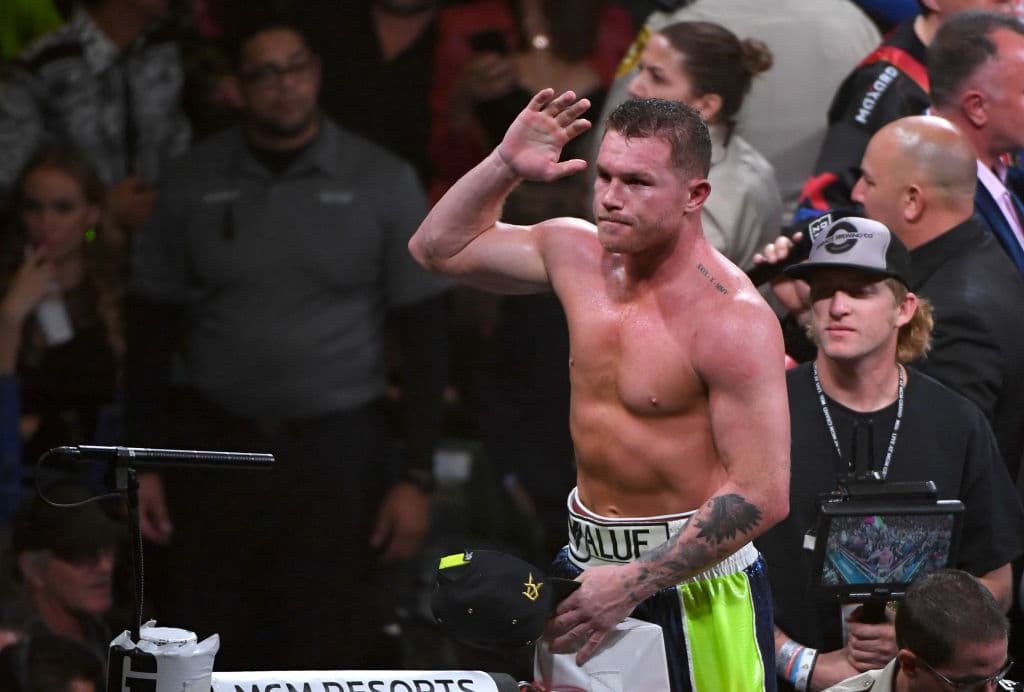 El mexicano nos ha mostrado en su cuenta de Instagram videos en los que lo podemos ver disfrutando del golf junto a sus amigos.
<br>