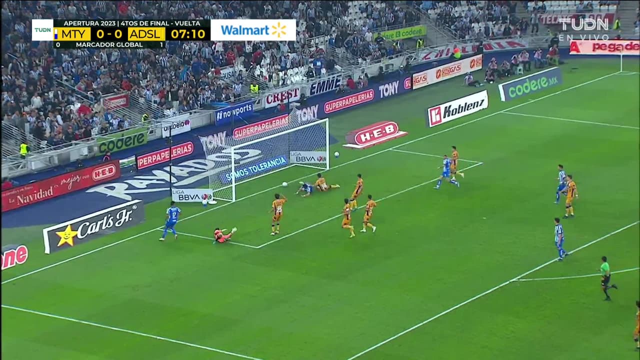 ¡GOL!  anota para Monterrey. Rogelio Funes Mori