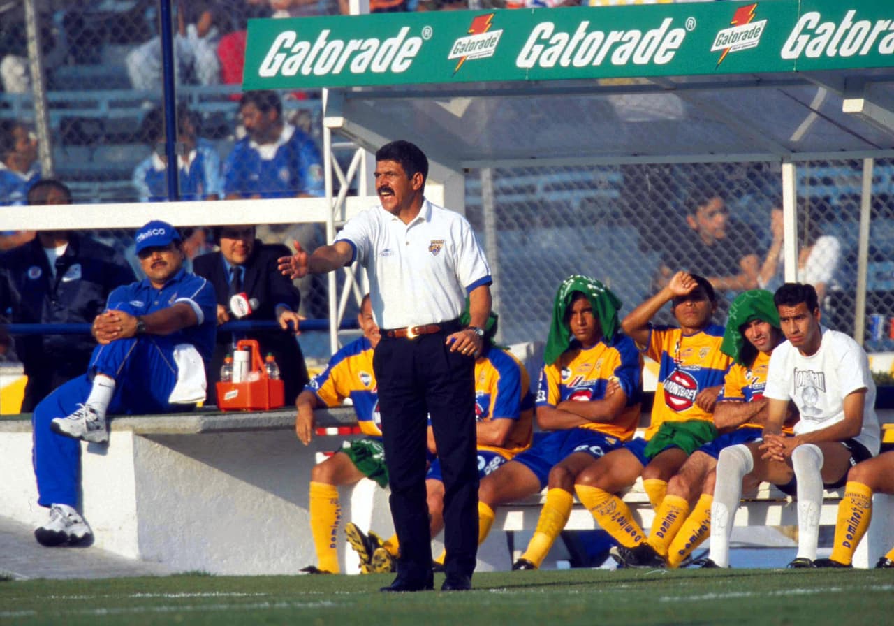 Los goles son una garantía en estos duelos pues el única 0-0 del interino del 'Tri' en el banquillo regio ante los azulcrema fue en el Invierno 2001.