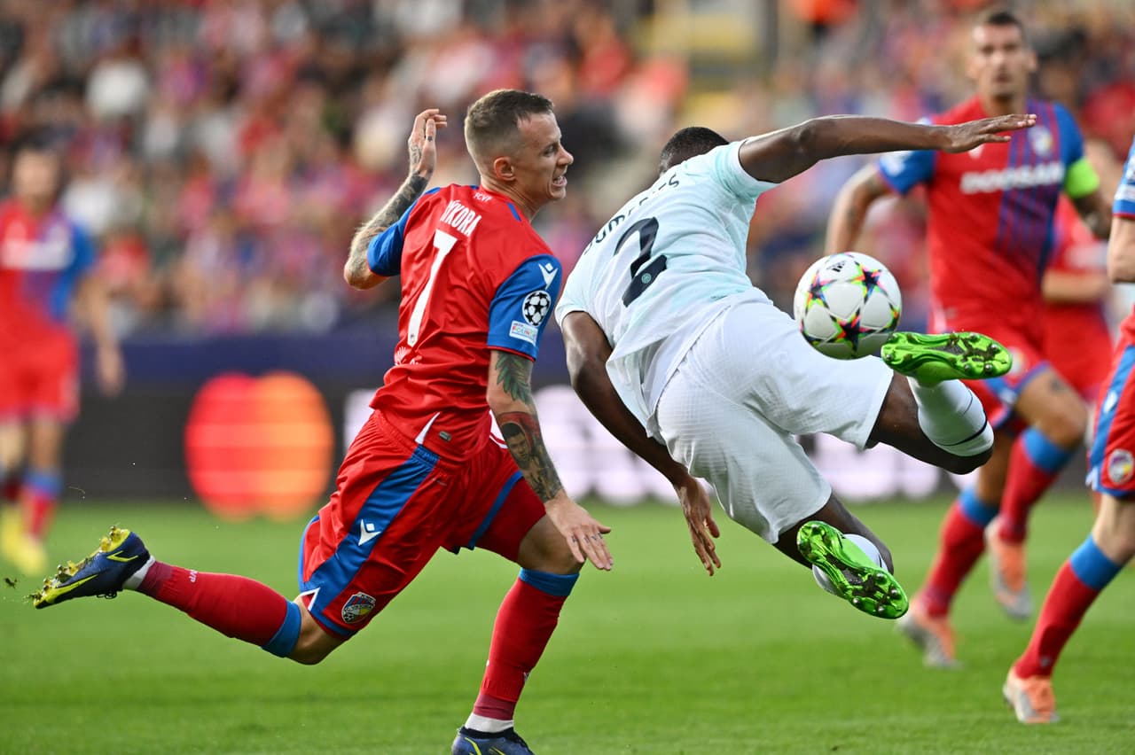 Inter de Milán sacó tres puntos importantes de visitante ante Viktoria Plzen en la República Checa con goles de Dzeko y Dumfries por 0-2.