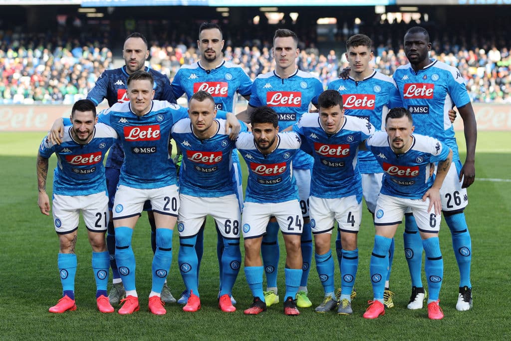 Lecce obtiene una victoria cómoda ante el Napoli de Gattuso con 3-2. El último tanto para la escuadra napolitana cayó en el minuto 89 por parte de Callejón. El mexicano Hirving Lozano entró al minuto 76 del partido.