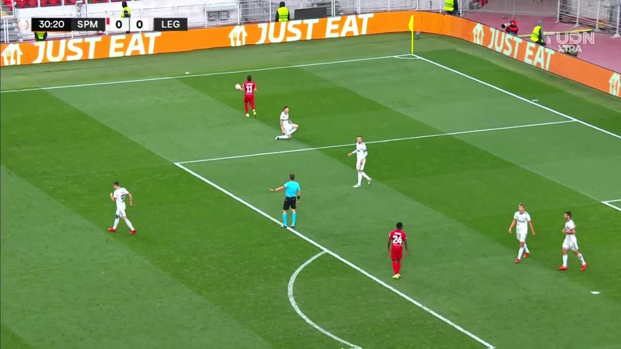 ¡TIRO ATAJADO! disparo por Jordan Larsson.