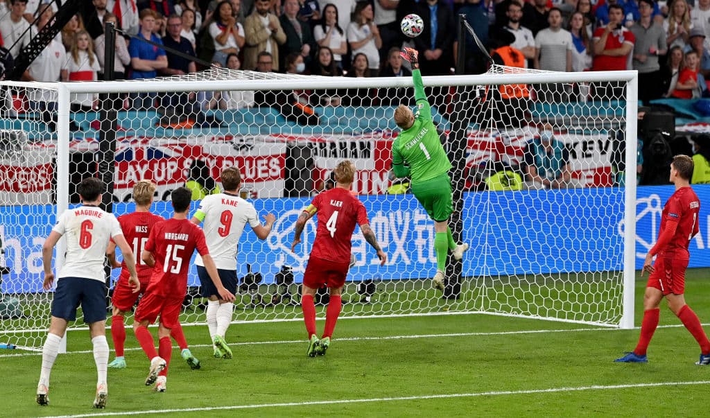 Inglaterra derrota a Dinamarca en tiempos extra y es el segundo finalista de la Euro 2020. Mikkel Damsgaard abría el marcador al minuto 30’ y, posteriormente, un autogol de Simon Kjaer al 39’ trajo el empate del encuentro. Ya en tiempo extra, Harry Kane hace el gol de la victoria al 104’. Su rival en la gran final será Italia.
