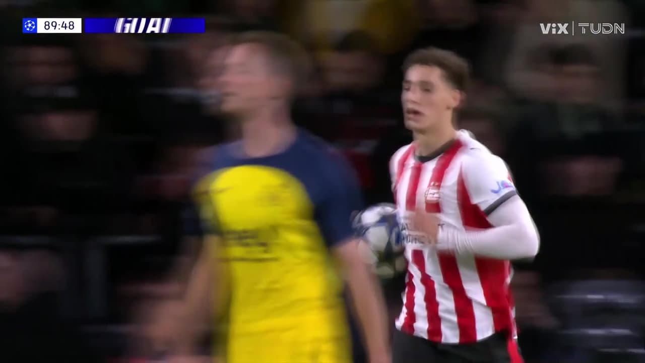 ¡Descuento sorpresa! Van Bommel hace el de la honra para el PSV