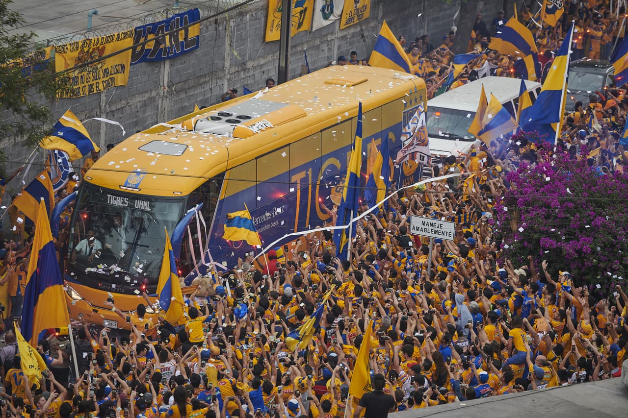 ¡Vaya manera de apoyar! Con este cálido recibimiento de sus aficionados, Tigres deba salir como una fiera para la Ida de la Final de la Liga Campeones de la Concacaf. Echen un vistazo al respaldo.