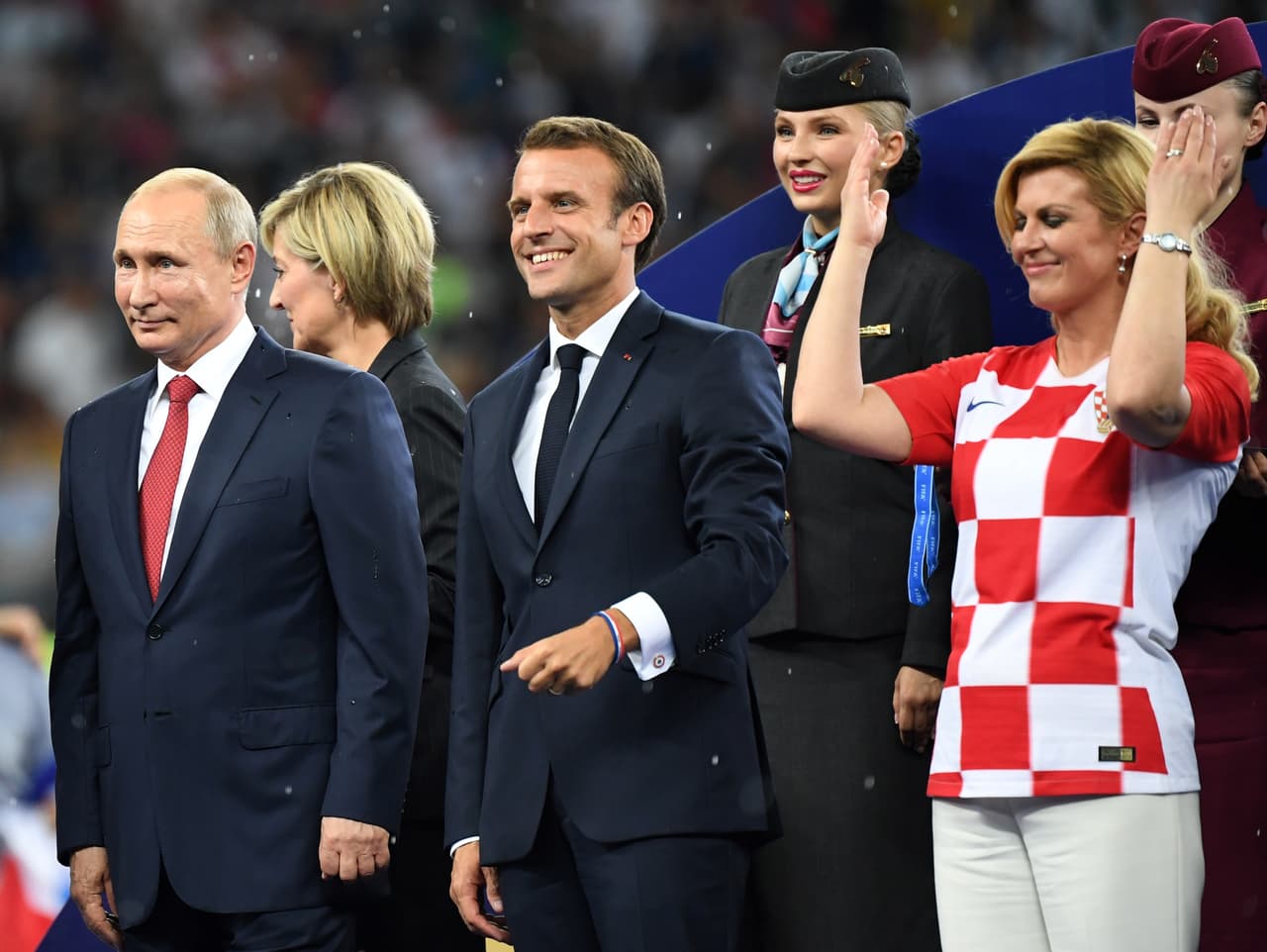 Evidentemente Macron era el más contento de todos los presentes mientras Kolinda superó la derrota con resignación y se dedicó a disfrutar el asunto.