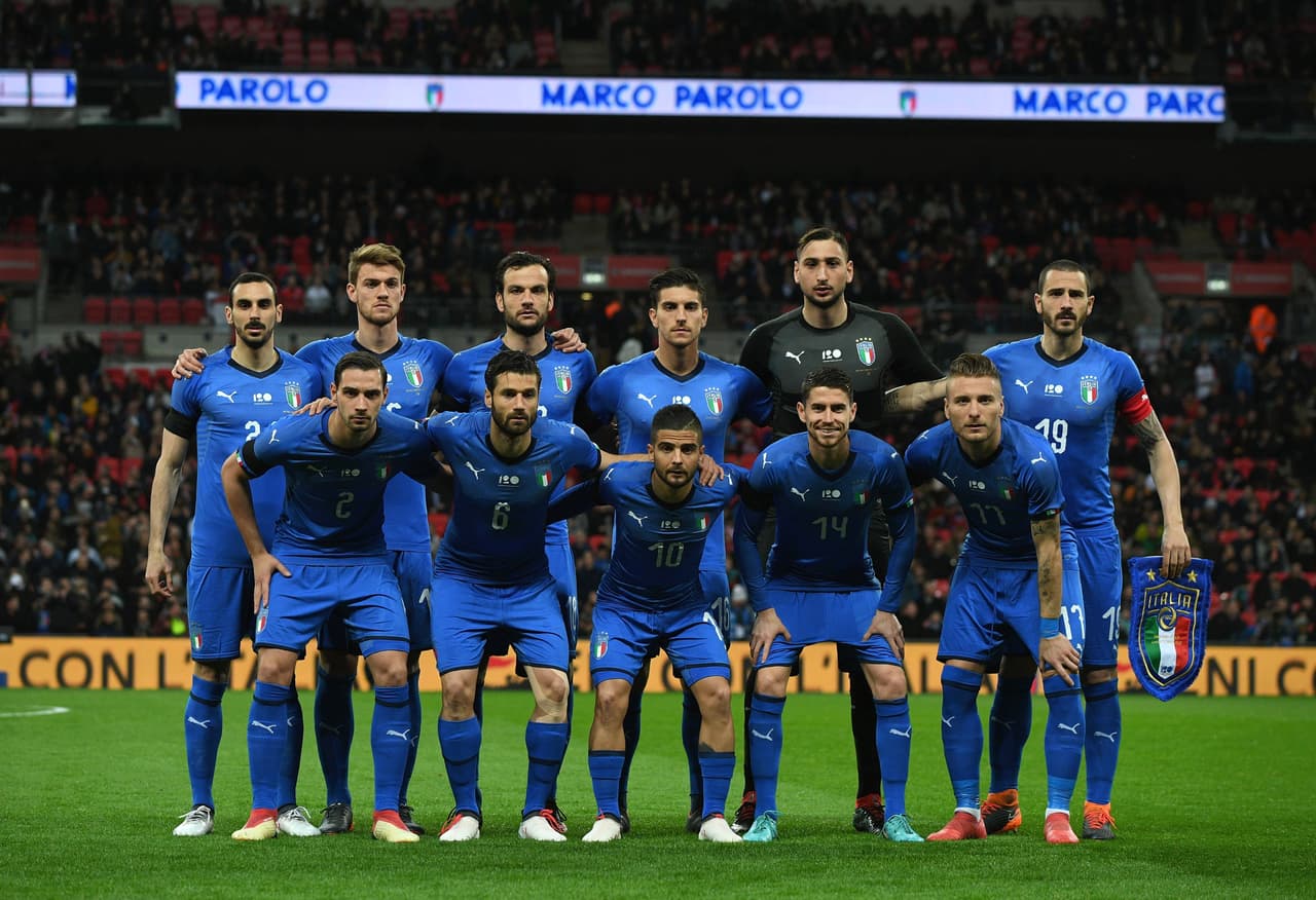 Mientras que Luigi Di Bagio lo hizo con Donnarumma, Zappacosta, Rugani, Bonucci, De Sciglio, Pellegrini, Jorginho, Parolo, Candreva, Immobile e Insigne.