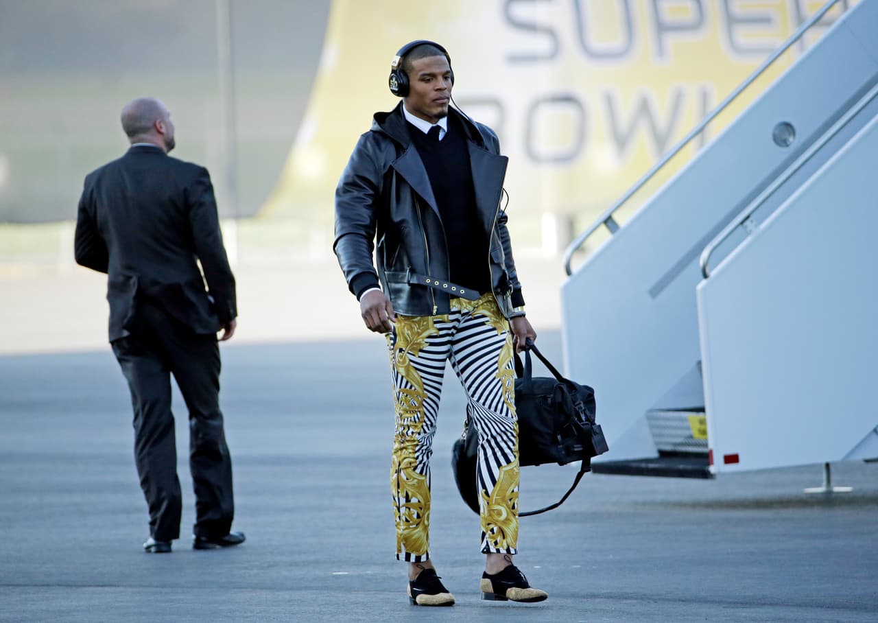 Carolina Panthers campeones de la Conferencia Nacional llegaron al Aeropuerto Internacional de San Jose para jugar el próximo domingo el Super Bowl 50.