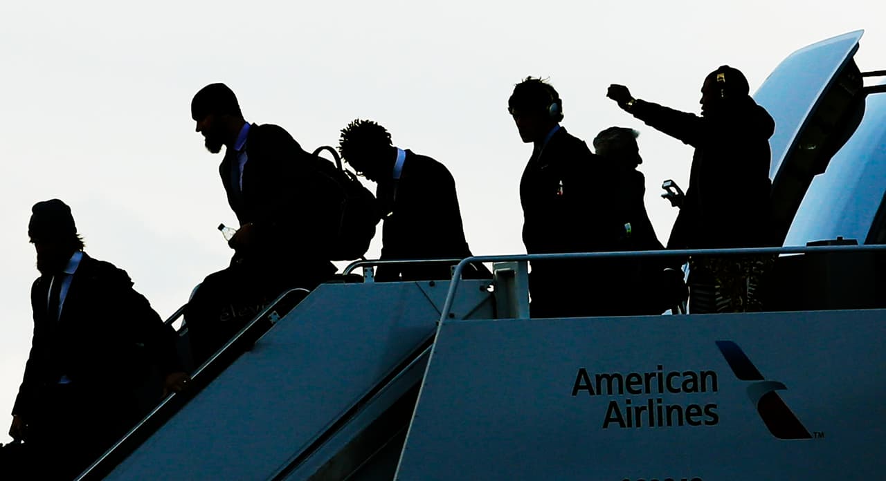 Carolina Panthers campeones de la Conferencia Nacional llegaron al Aeropuerto Internacional de San Jose para jugar el próximo domingo el Super Bowl 50.