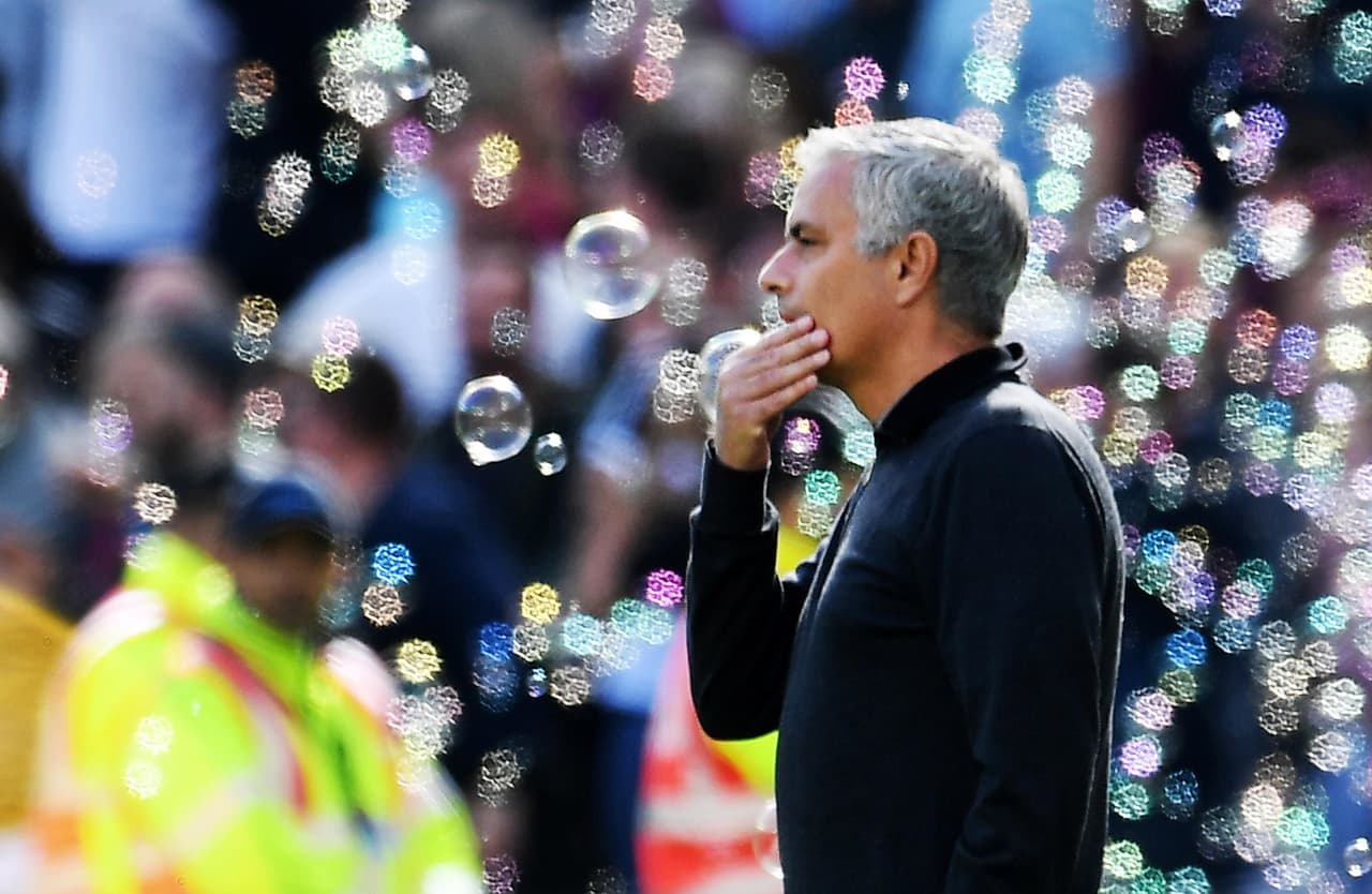 Ya con el tercer gol de los londinenses la situación era irreversible y así lo entendía el portugués.