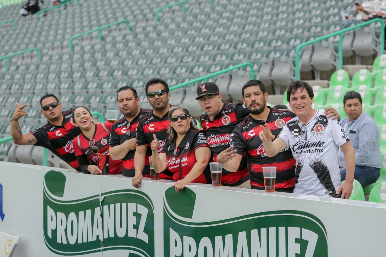 Los fanáticos de Xolos de Tijuana en la antesala del duelo ante Santos Laguna por la 
<a href="https://www.univision.com/deportes/futbol/liga-mx/" target="_blank">Liga MX</a>.