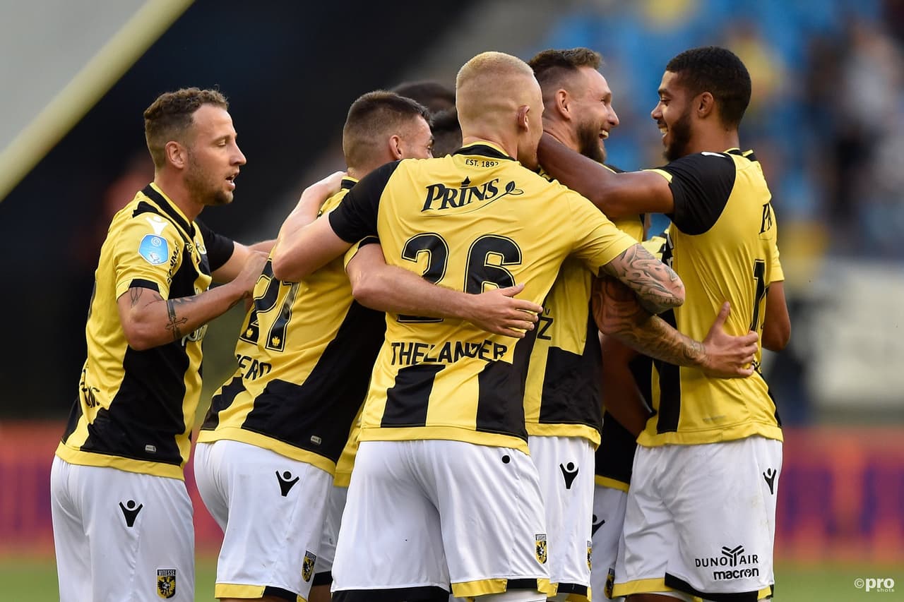 Vitesse 3-1 Viitorul: el equipo holandés se repuso del empate por 2-2 en Rumania con goles de Tim Matavz, Bryan Linssen y Roy Beerens.
