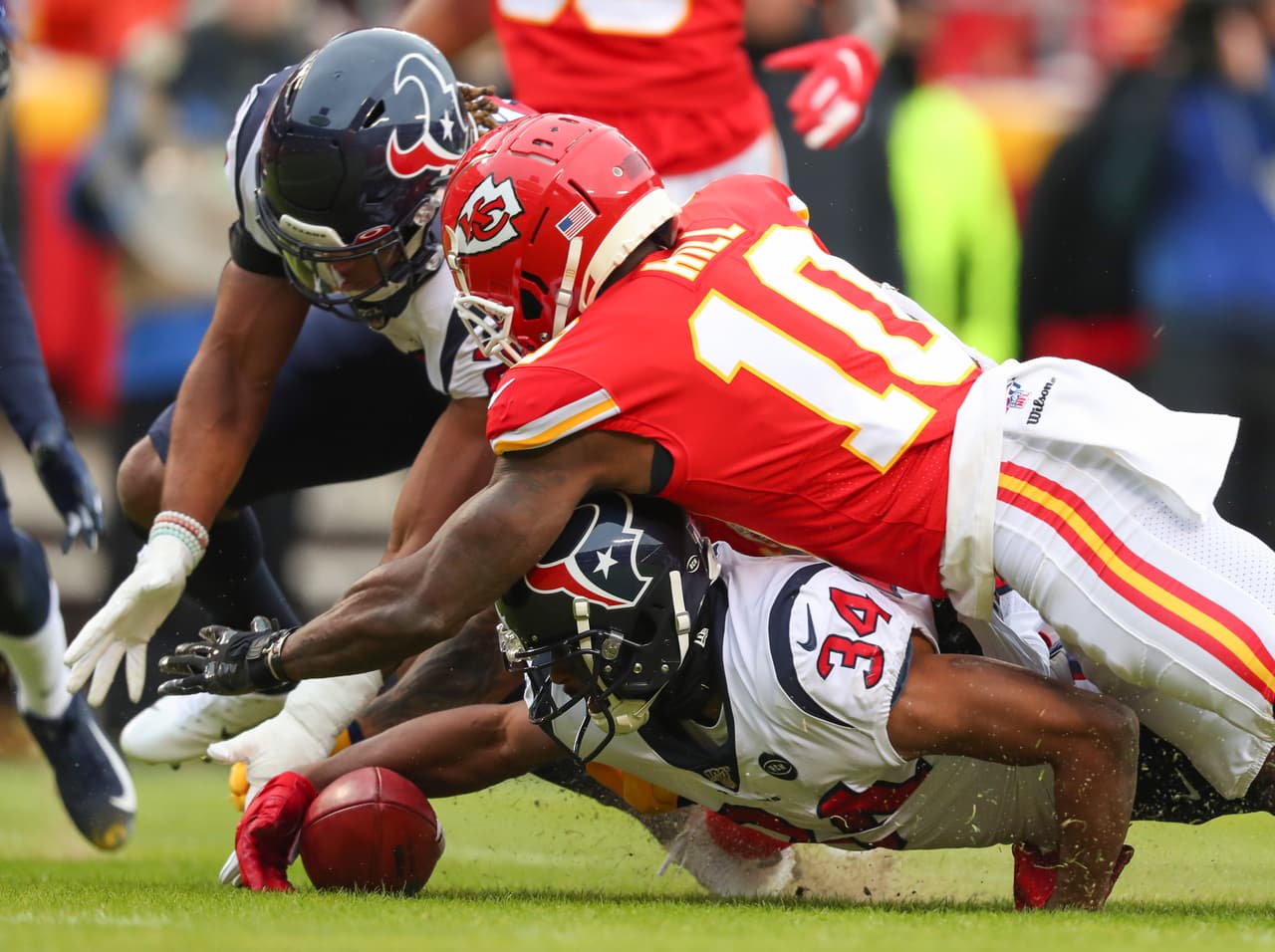 Kansas City regresa de un 0-24 en el primer cuarto y destroza a los Texans con un Mahomes imparble. con 5 touchdowns.