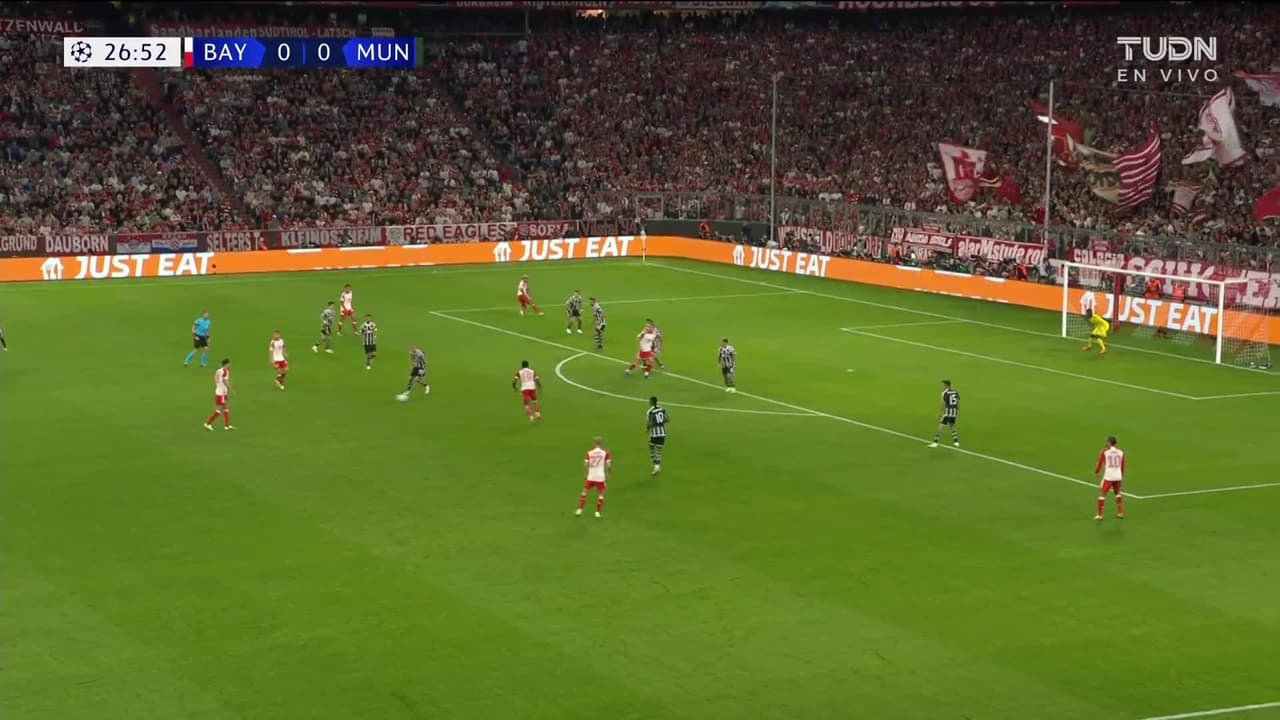 ¡GOL!  anota para FC Bayern München. Leroy Sané
