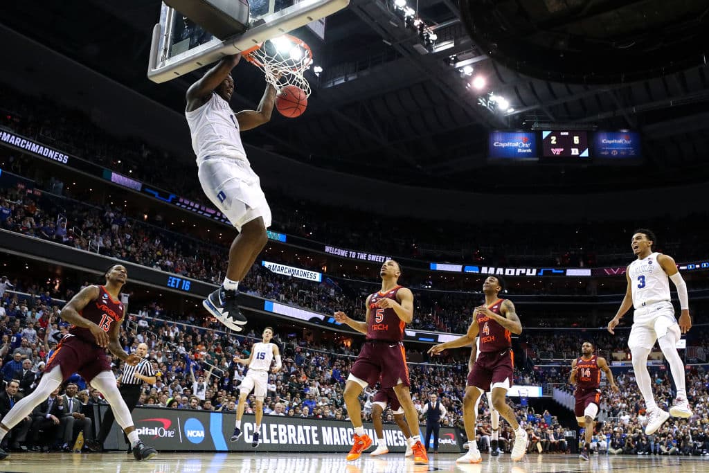 Esta temporada Zion se convirtió en el estandarte del baloncesto universitario. Sus espectaculares canastas o clavadas acapararon los highlights de los noticieros.