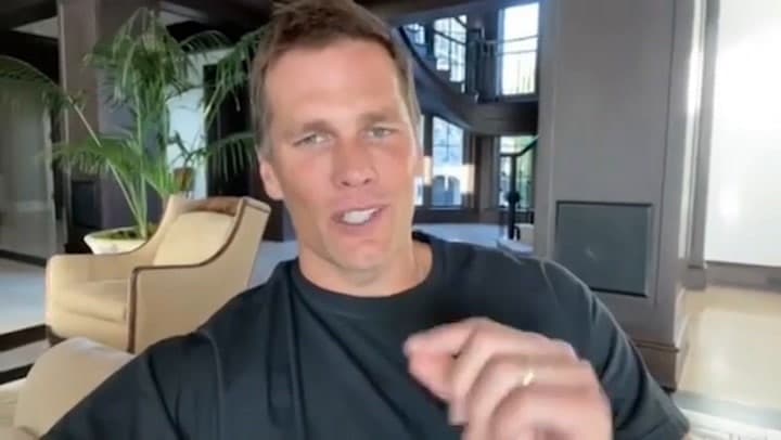 Brady da su celular con regla: "No mensajes los días de juego"